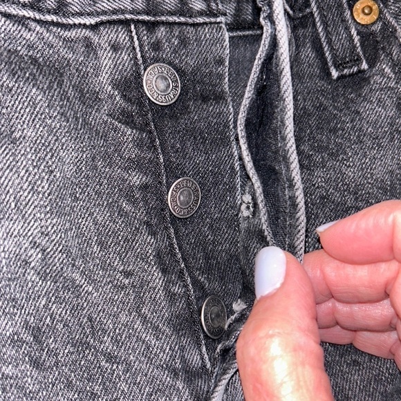 Levi's Women's‎ Black Wash 501 Cut Off Denim Shorts 26 - Buttonfly - Picture 4 of 10